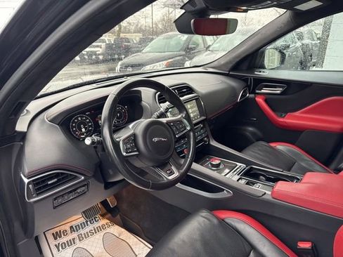 Used 2019 Jaguar F-PACE S image 10