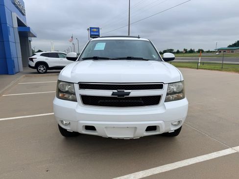 Used 2009 Chevrolet Suburban LT RWD image 3