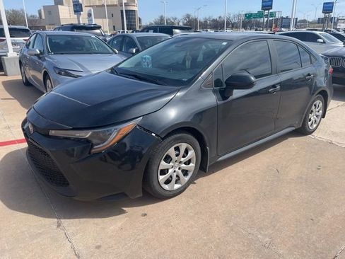 Used 2021 Toyota Corolla LE image 2
