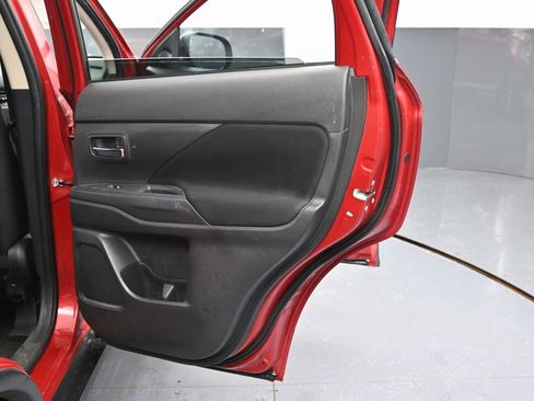 Used 2018 Mitsubishi Outlander ES image 36