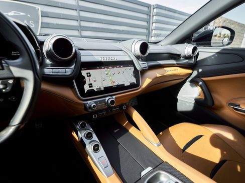 Used 2018 Ferrari GTC4Lusso image 59