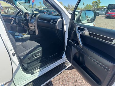 Used 2017 Lexus GX 460 image 33