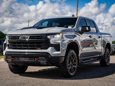 Used 2024 Chevrolet Silverado 1500 LT Trail Boss w/ Convenience Package II AWD/4WD image 3
