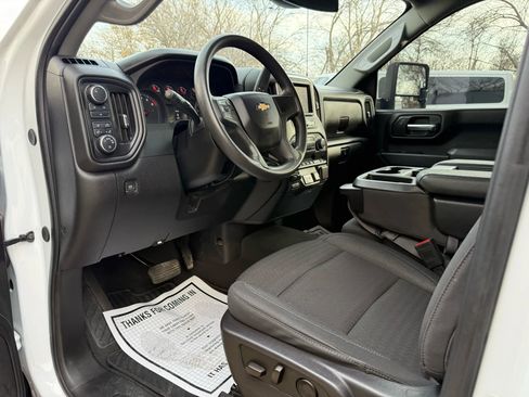 Used 2024 Chevrolet Silverado 2500 Custom w/ Custom Value Package image 17