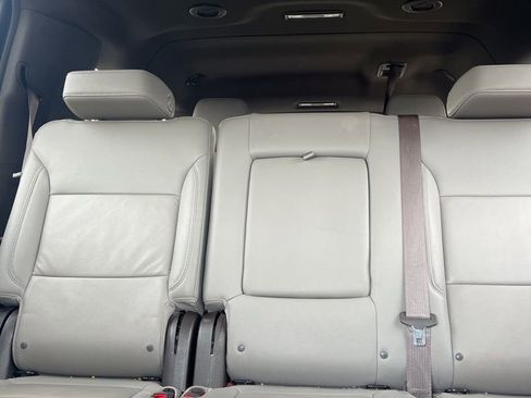 Used 2024 Chevrolet Suburban LT image 33