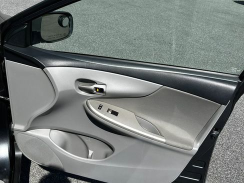 Used 2011 Toyota Corolla LE image 31