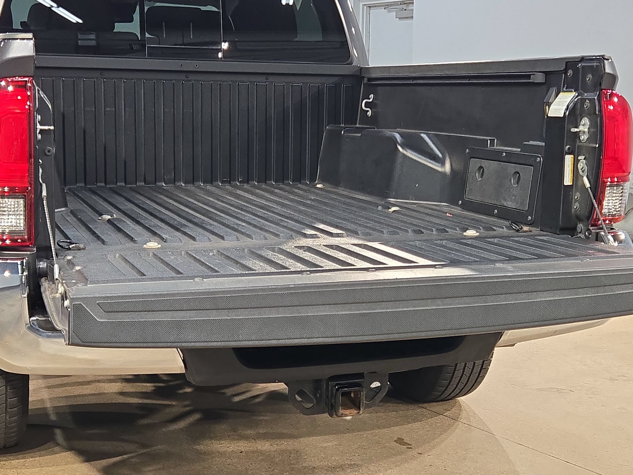 Used 2023 Toyota Tacoma SR5 RWD image 18