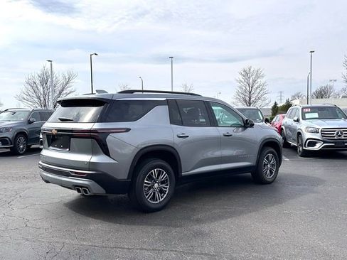 Used 2024 Chevrolet Traverse LT image 11