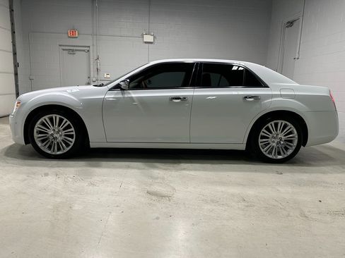 Used 2013 Chrysler 300 C w/ Light Group image 19