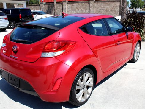Used 2016 Hyundai Veloster image 22