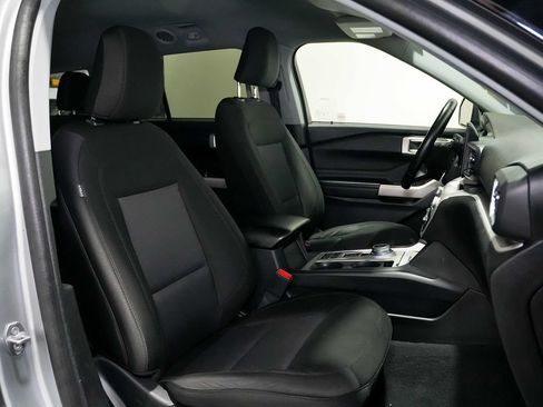 Used 2023 Ford Explorer XLT RWD image 26