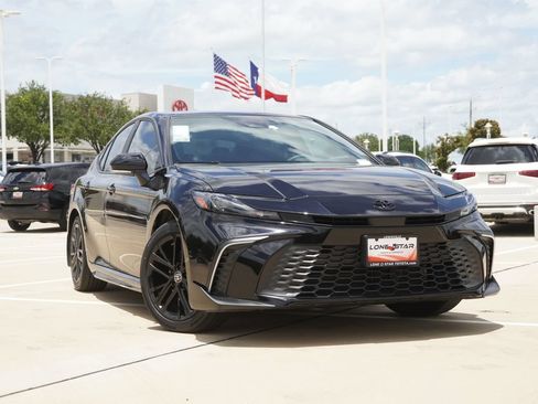 Used 2026 Toyota Camry SE w/ Convenience Package FWD image 2