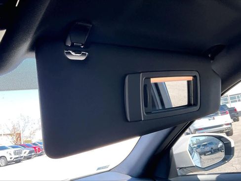 Used 2026 BMW 550e xDrive w/ Premium Package image 27