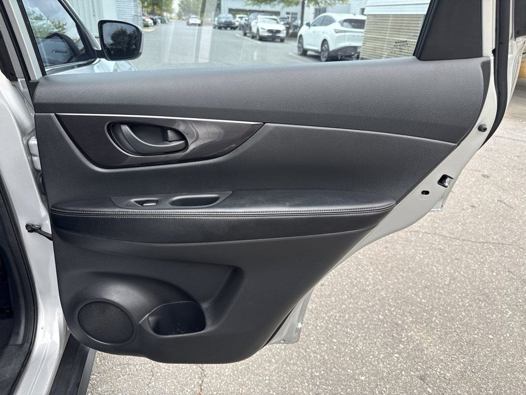 Used 2019 Nissan Rogue S FWD image 31