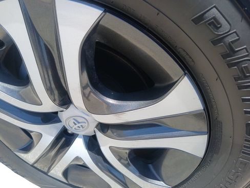 Used 2016 Toyota RAV4 LE FWD image 16