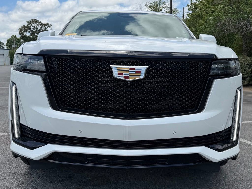Used 2021 Cadillac Escalade Sport Platinum AWD/4WD image 2