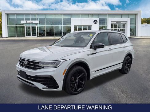 Used 2023 Volkswagen Tiguan SE R-Line image 3