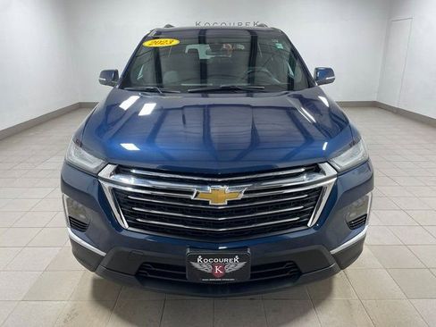 Used 2023 Chevrolet Traverse LT image 2