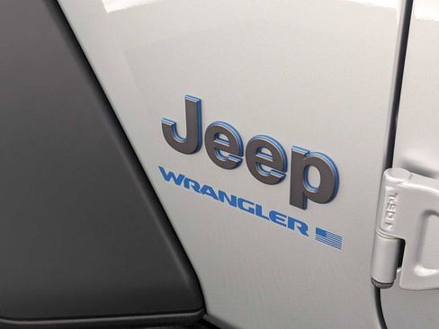 Used 2023 Jeep Wrangler Unlimited image 11