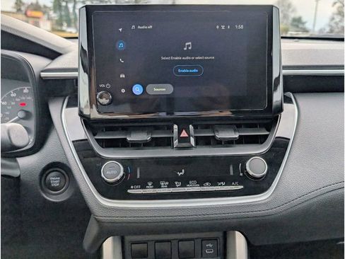 Used 2024 Toyota Corolla Cross LE image 20