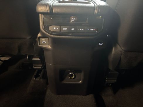 Used 2025 Toyota Grand Highlander XLE image 25