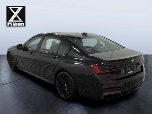 Used 2022 BMW M760i xDrive w/ Luxury Rear Seating Package AWD/4WD image 4