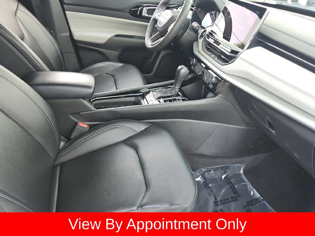 Used 2025 Jeep Compass Limited AWD/4WD image 32