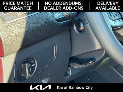 Used 2023 Volkswagen Tiguan SE w/ Panoramic Sunroof Package image 13