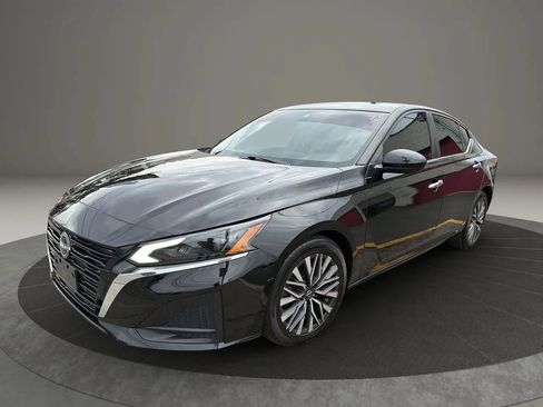 Used 2023 Nissan Altima 2.5 SV FWD image 1