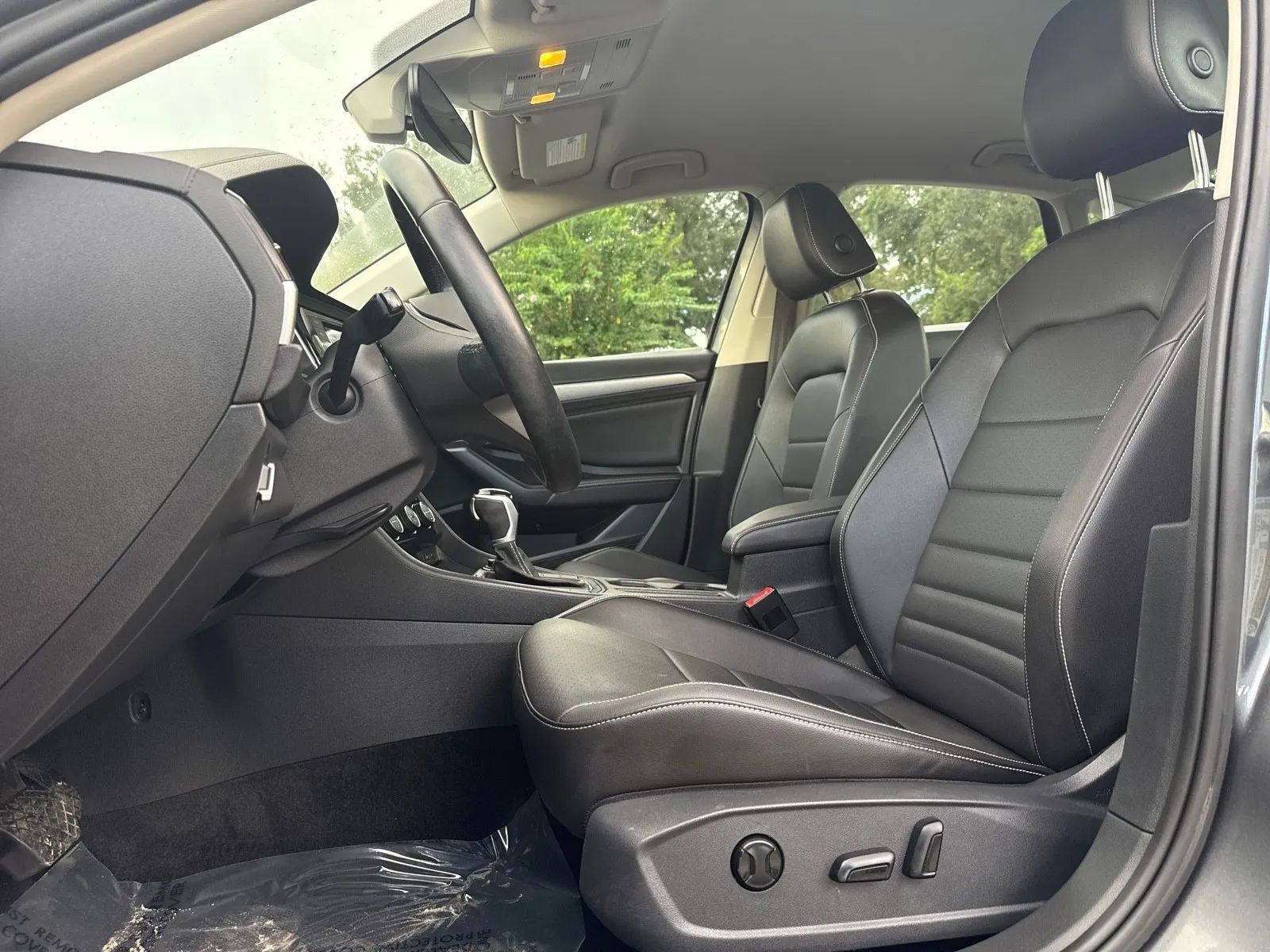 Used 2022 Volkswagen Jetta SE FWD image 13
