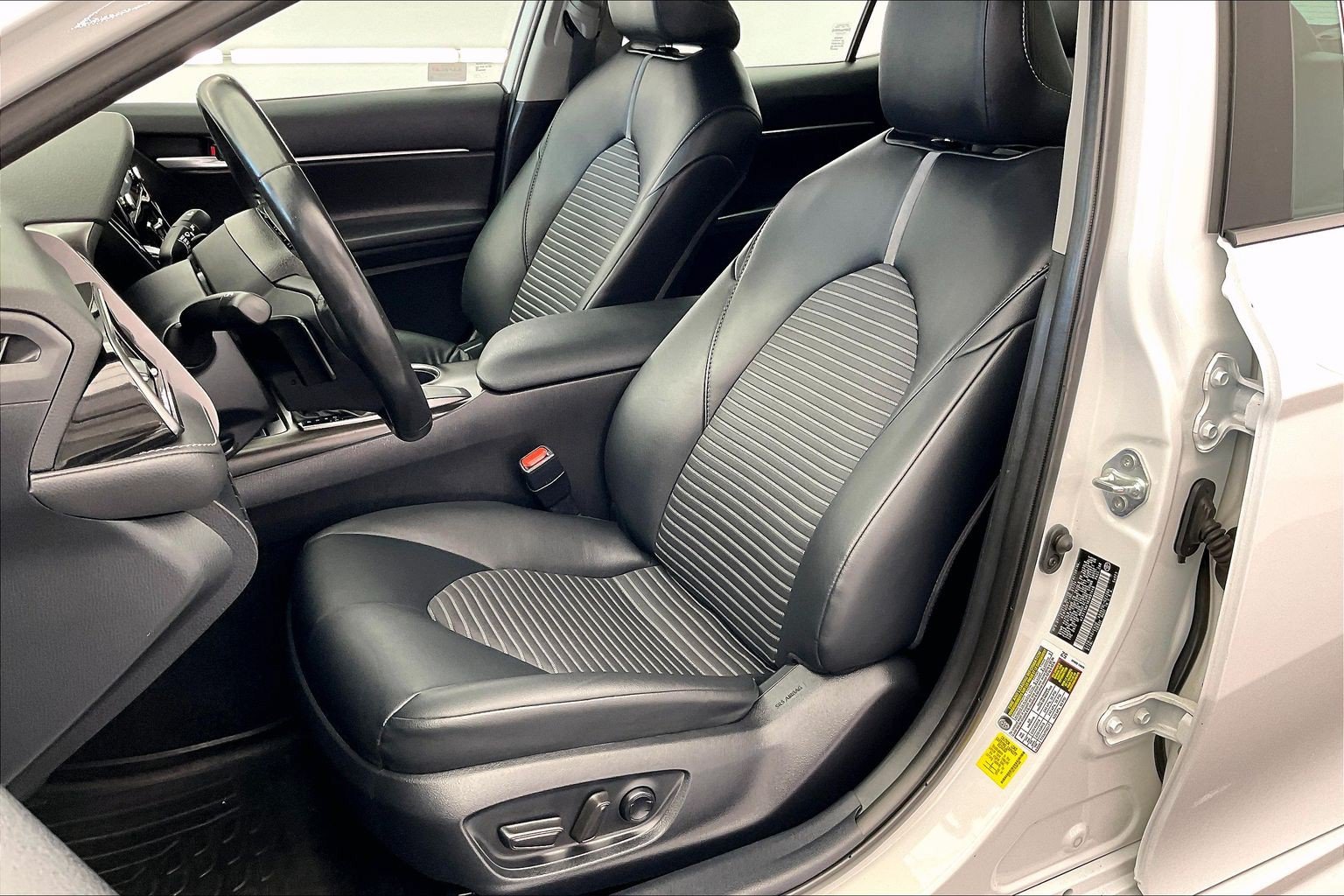 Used 2024 Toyota Camry SE w/ Convenience Package FWD image 18