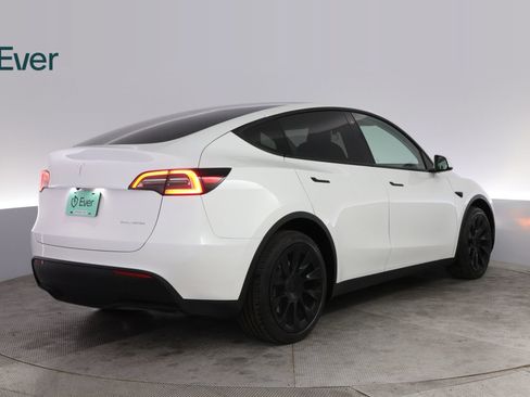 Used 2023 Tesla Model Y Long Range AWD/4WD image 3