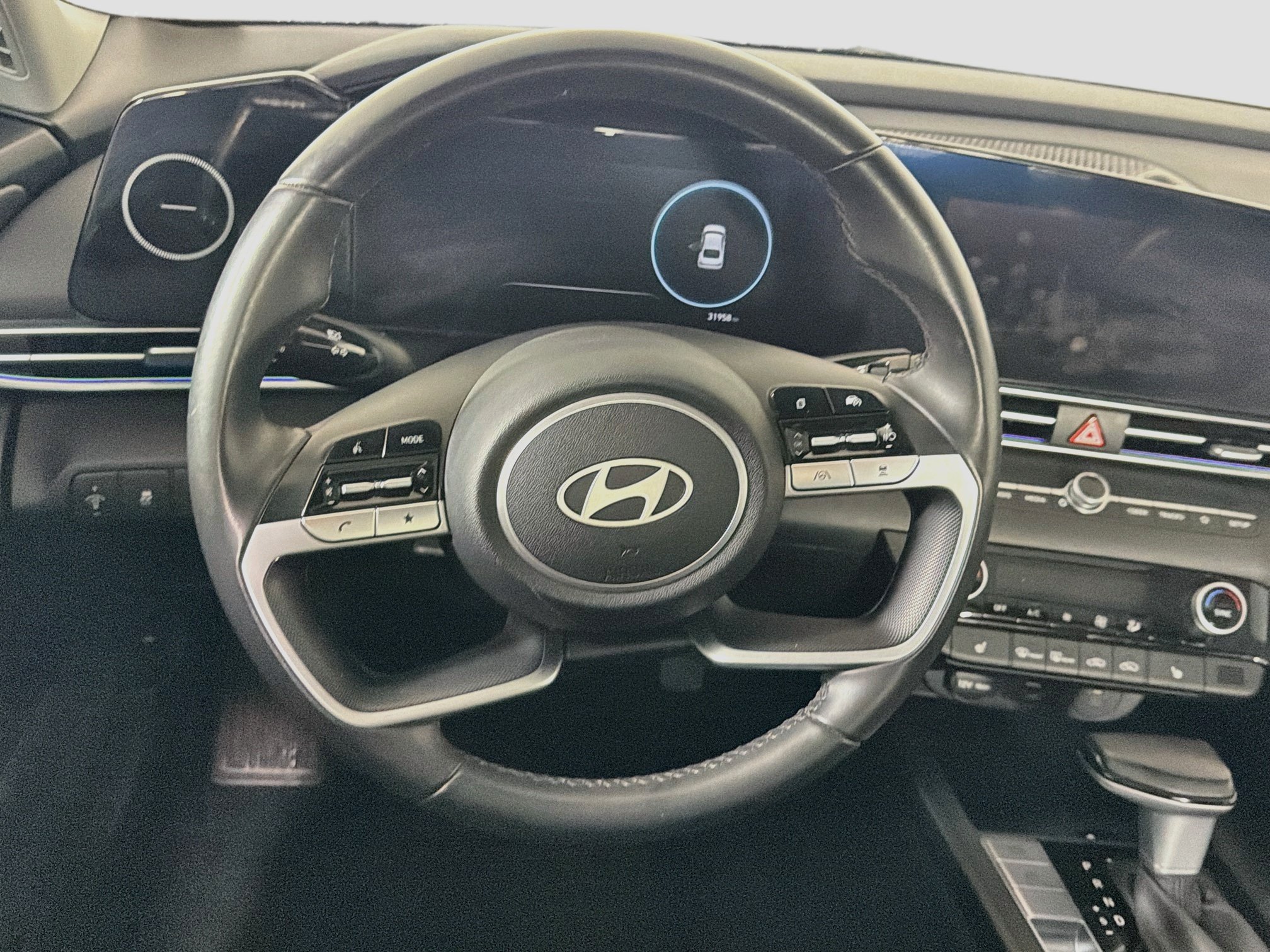 Used 2025 Hyundai Elantra Limited FWD image 17