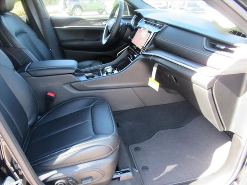 New 2026 Jeep Grand Cherokee Limited w/ Luxury Tech Group II RWD image 9