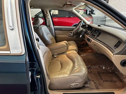Used 1997 Lincoln Town Car Signature RWD image 30