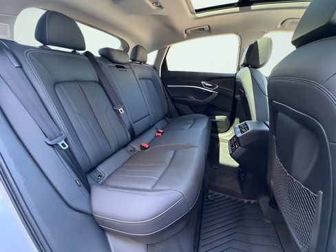 Used 2021 Audi e-tron Premium Plus w/ Premium Plus Package AWD/4WD image 36