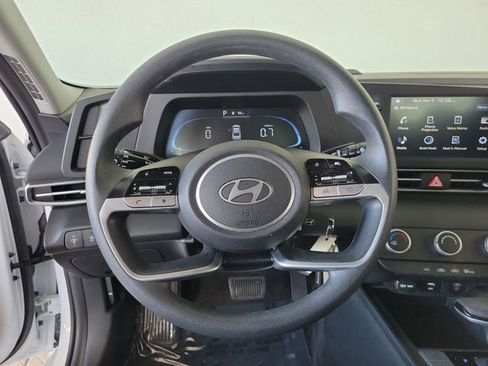 Used 2024 Hyundai Elantra SE image 23