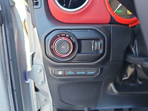 Used 2023 Jeep Wrangler Unlimited Rubicon 4xe image 31