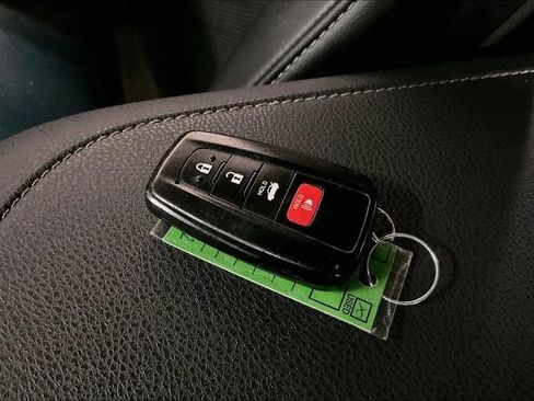 Used 2020 Toyota Camry XSE w/ Blackout Package FWD image 11