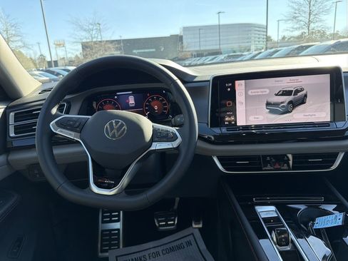 New 2026 Volkswagen Atlas Peak Edition AWD/4WD image 13