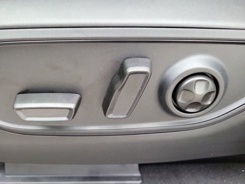 New 2025 Jeep Grand Cherokee L Laredo image 24