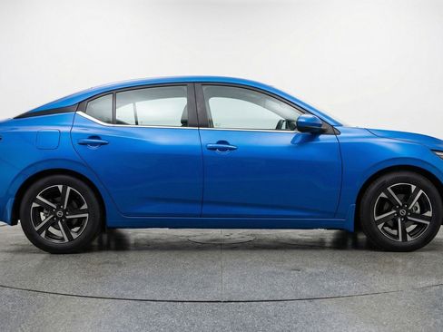 Used 2025 Nissan Sentra SV image 11