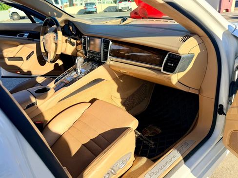 Used 2015 Porsche Panamera GTS AWD/4WD image 28