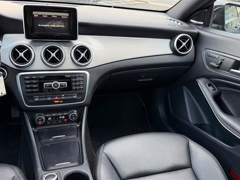 Used 2014 Mercedes-Benz CLA 250 image 18