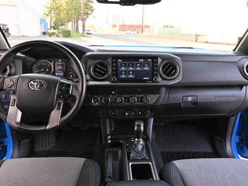 Used 2020 Toyota Tacoma TRD Off-Road AWD/4WD image 12