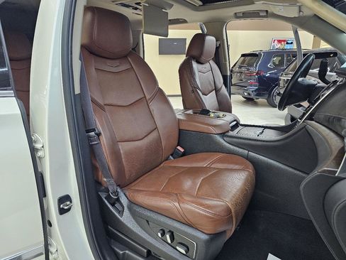 Used 2015 Cadillac Escalade Premium AWD/4WD image 22