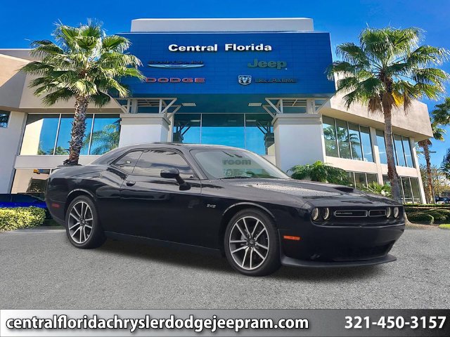Used 2023 Dodge Challenger R/T RWD image 1