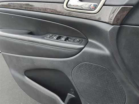 Used 2011 Jeep Grand Cherokee Laredo w/ Security & Convenience Group image 23