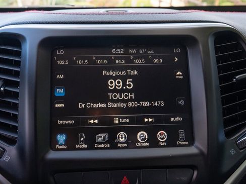 Used 2015 Jeep Cherokee Trailhawk w/ Comfort/Convenience Group image 10