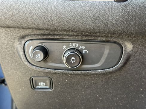 Used 2024 GMC Terrain SLE w/ Driver Convenience Package image 25